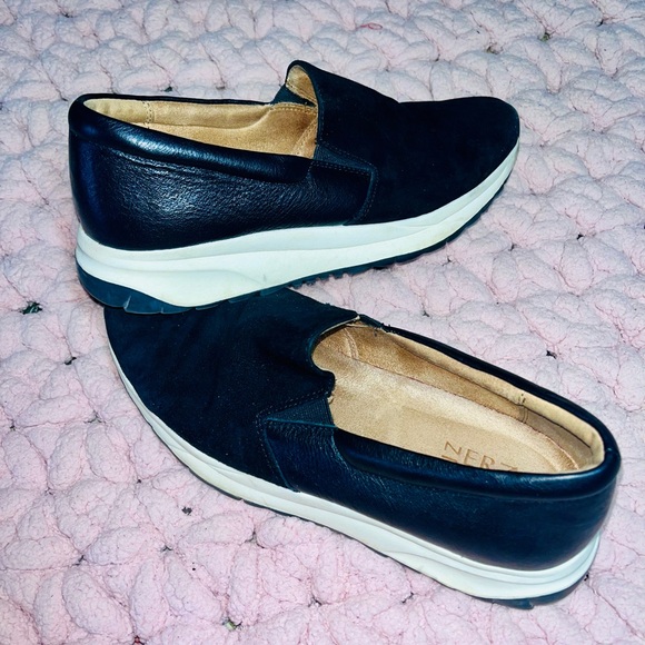 Slip on - Picture 2 of 4